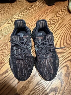 YEEZY 350 adidas Men's Black and Brown Knit Low-Top Sneakers